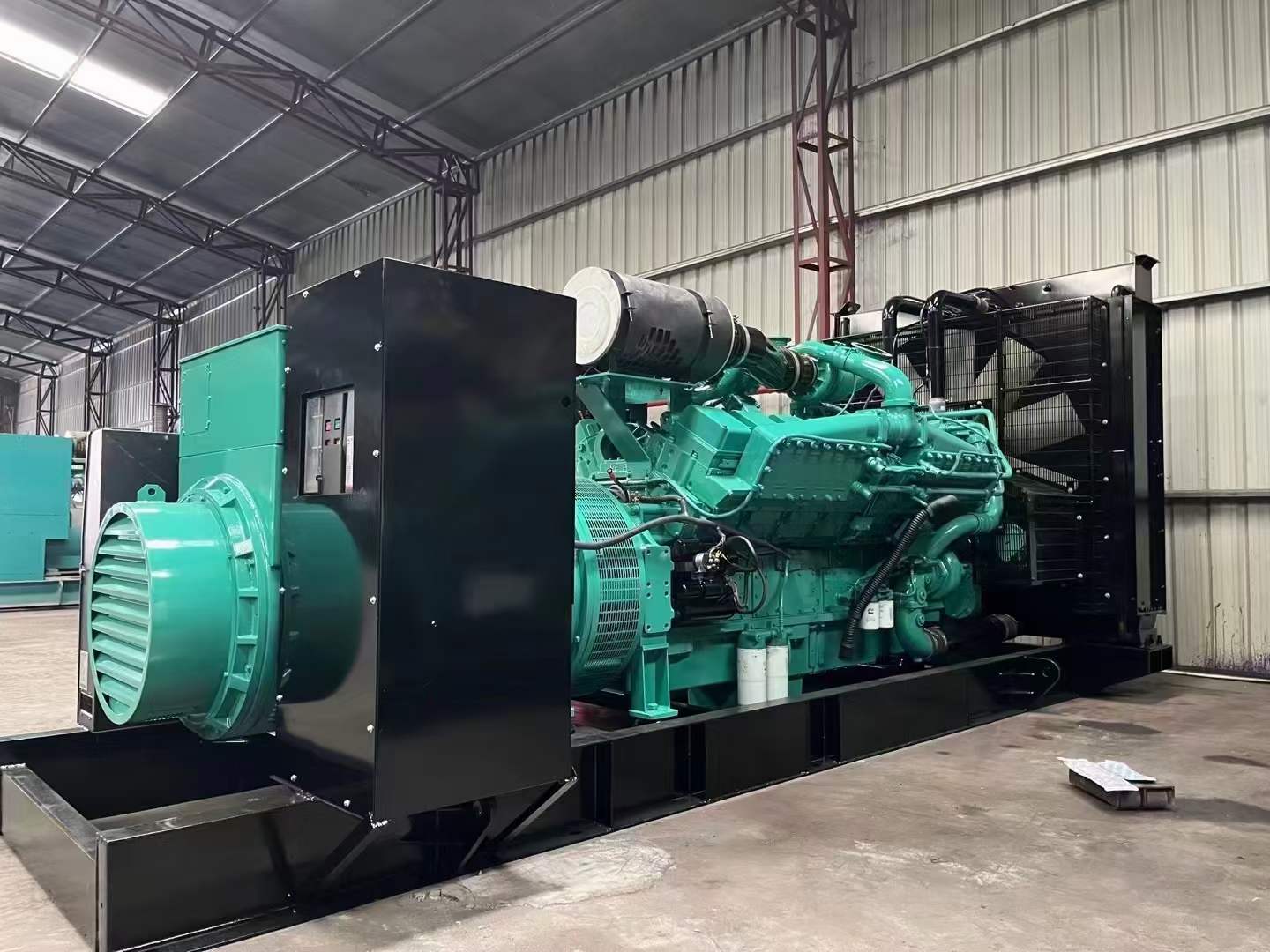 卫辉如何降低 800kW 柴油发电机输出电流的波动？